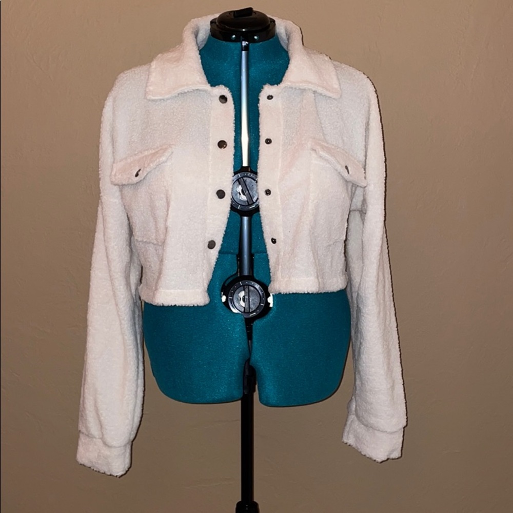 Cropped teddy jacket 🧸 - Picture 9 of 9
